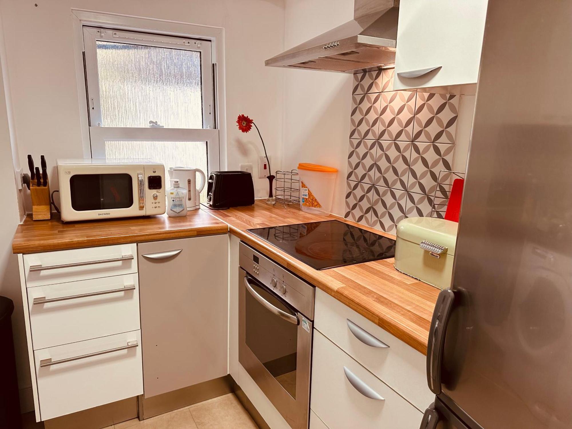 Stunning One Bedroom Studio Flat Лондон Екстериор снимка