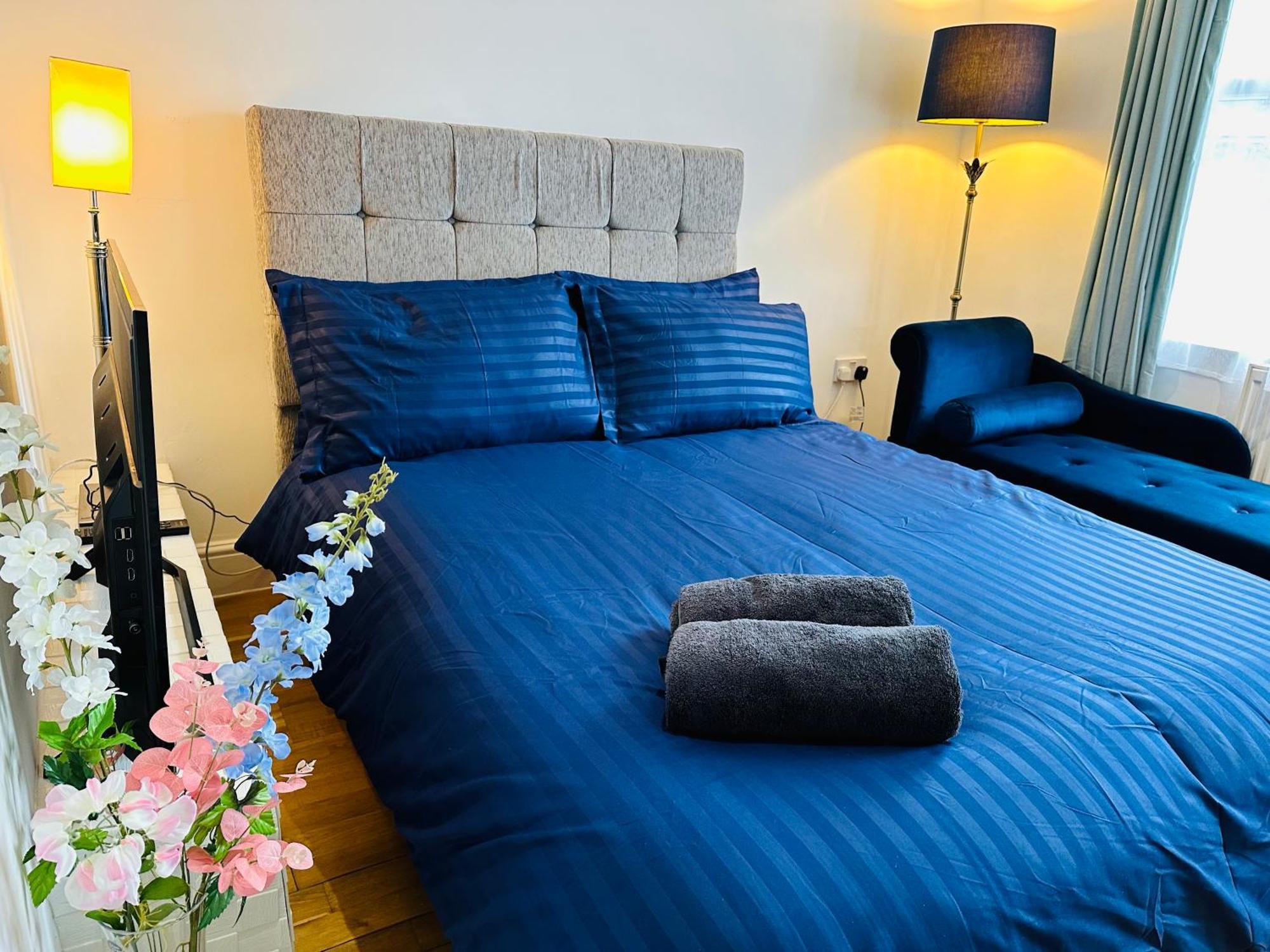 Stunning One Bedroom Studio Flat Лондон Екстериор снимка